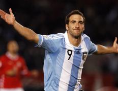 莱万多夫斯基重返赛场，最后时刻胜出首场状态出色，利物浦观众沸腾！气势如虹延续