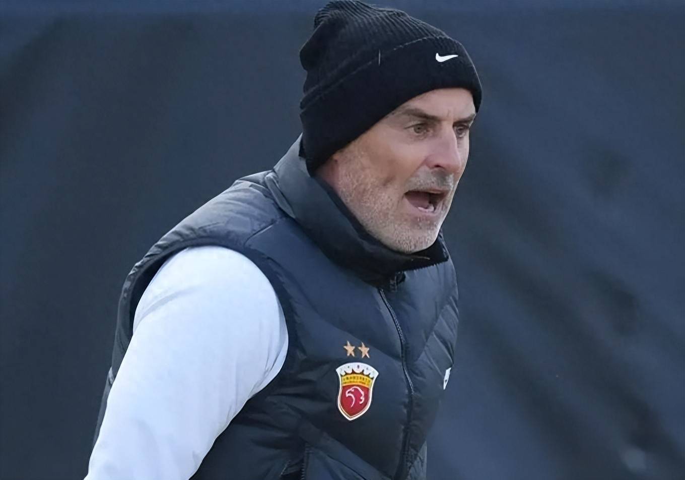 关于C罗赛后谦逊发言登热搜，巴黎圣日耳曼爆冷上海申花引发热议的信息